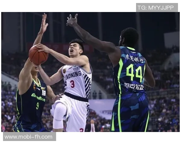 奥特强调换防策略对坎宁安施压三分球失准助力球队取胜 奥特强调换防策略对坎宁安施压三分球失准助力球队取胜