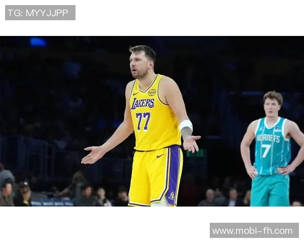 东契奇称赞斯玛特防守沟通能力强调队友们都愿意倾听他的意见